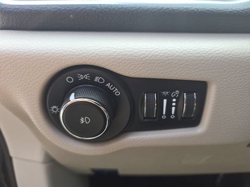 Used 2023 Chrysler Pacifica Limited w/ Uconnect Theater Family Group AWD/4WD image 25