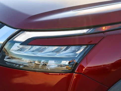 Used 2023 Nissan Pathfinder SV image 27