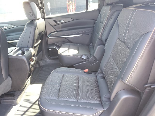 Used 2025 Chevrolet Traverse High Country FWD image 14
