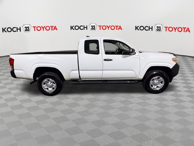 Used 2017 Toyota Tacoma SR AWD/4WD image 9