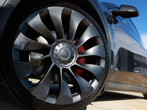 Used 2024 Tesla Model Y Performance image 56