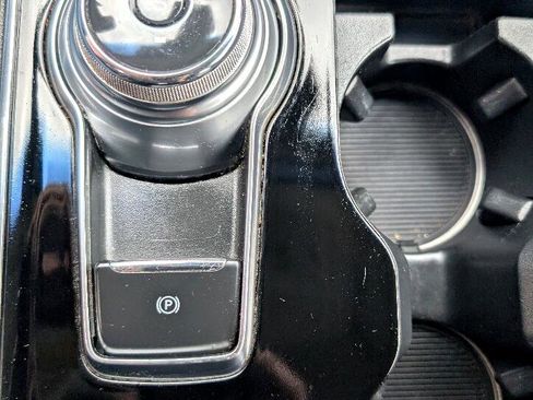 Used 2020 Ford Edge Titanium image 24