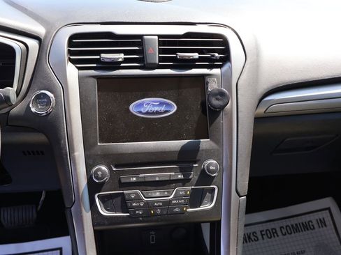 Used 2017 Ford Fusion SE w/ Fusion SE Technology Package FWD image 29