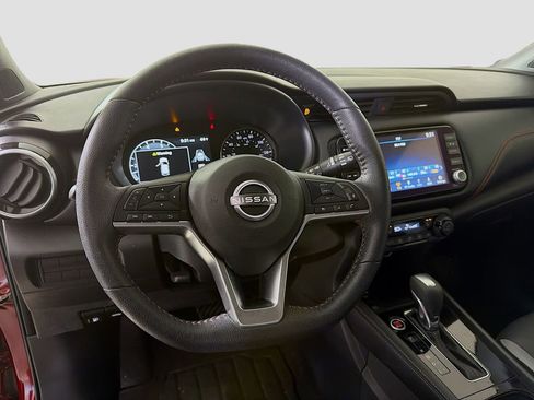 Used 2023 Nissan Kicks SR w/ SR Premium Package image 13