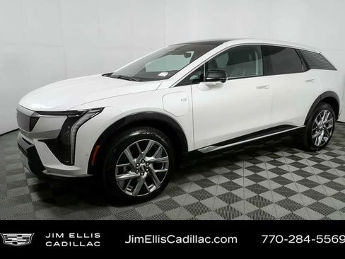 Used 2025 Cadillac Optiq Luxury 2 w/ LPO, Floor Liner Package AWD/4WD image 2