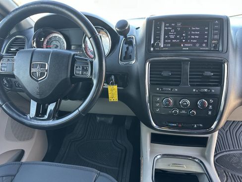 Used 2020 Dodge Grand Caravan SXT image 9