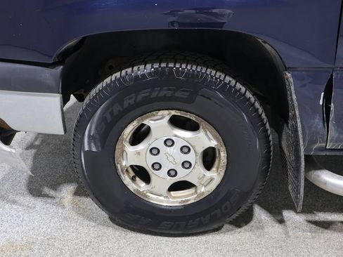 Used 2004 Chevrolet Avalanche 4x4 w/ Preferred Equipment Group image 9
