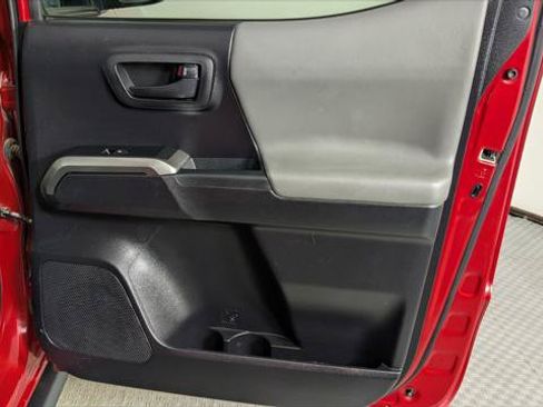 Used 2020 Toyota Tacoma SR5 RWD image 19