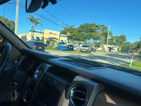 Used 2011 Ford F150 Lariat w/ Lariat Chrome Pkg image 24