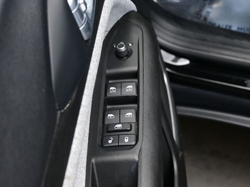 Used 2022 Jeep Compass Latitude image 10