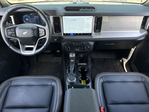 Used 2025 Ford Bronco Outer Banks AWD/4WD image 2