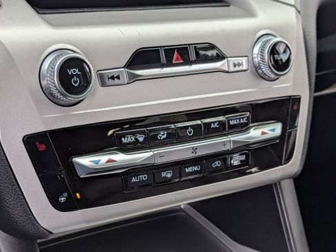 Used 2023 Ford Explorer XLT w/ Equipment Group 202A image 19