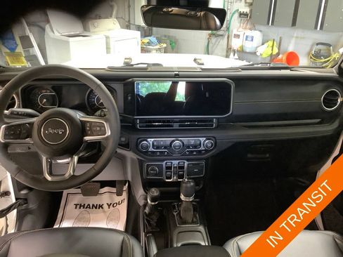 Used 2024 Jeep Wrangler Unlimited Sahara w/ Technology Group AWD/4WD image 18