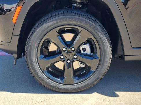 New 2025 Jeep Grand Cherokee L Altitude image 8