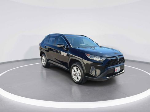 Certified 2021 Toyota RAV4 LE AWD/4WD image 2