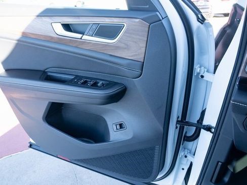 New 2026 Volkswagen Atlas SE image 26