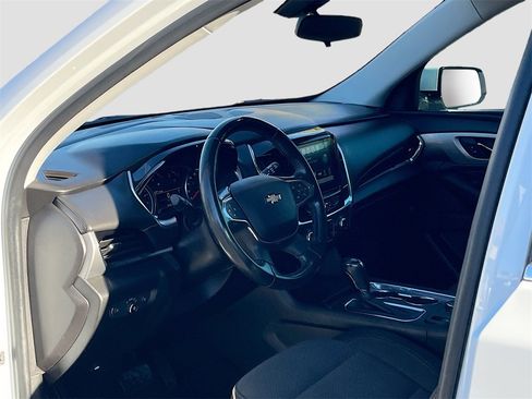 Used 2018 Chevrolet Traverse LT image 9