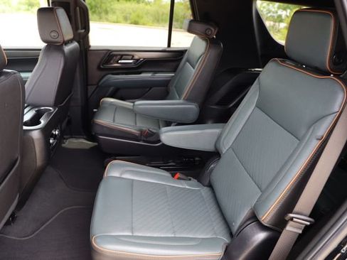 Used 2025 GMC Yukon AT4 AWD/4WD image 13