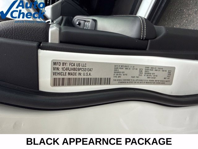 Used 2023 Jeep Grand Cherokee Limited w/ Black Appearance Package AWD/4WD image 32
