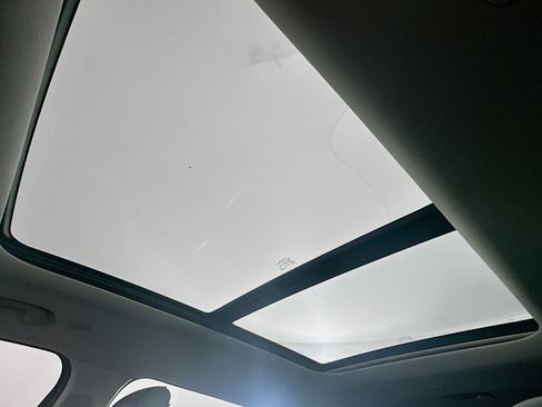 Used 2022 Jeep Grand Cherokee L Limited w/ Black Appearance Package image 26