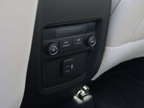 Used 2024 Buick Enclave Essence image 36