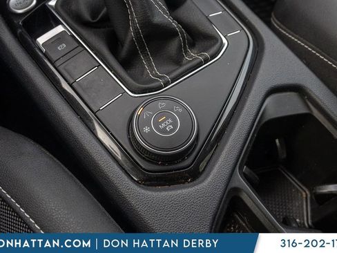 Used 2023 Volkswagen Taos SE AWD/4WD image 11