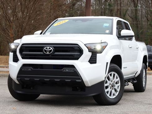 Used 2025 Toyota Tacoma SR5 image 1