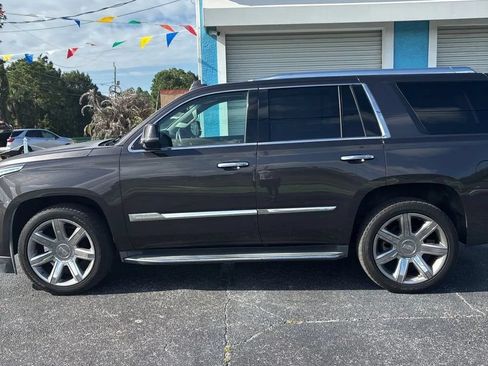 Used 2015 Cadillac Escalade Luxury AWD/4WD image 3