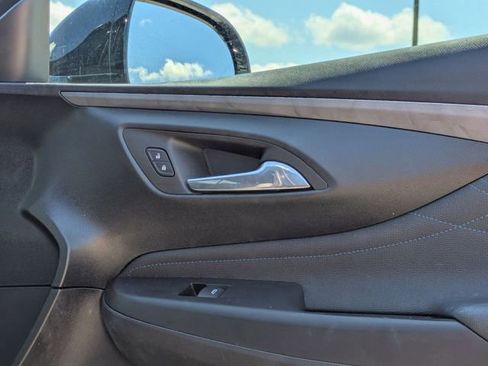 Used 2025 Buick Envista Sport Touring FWD image 33