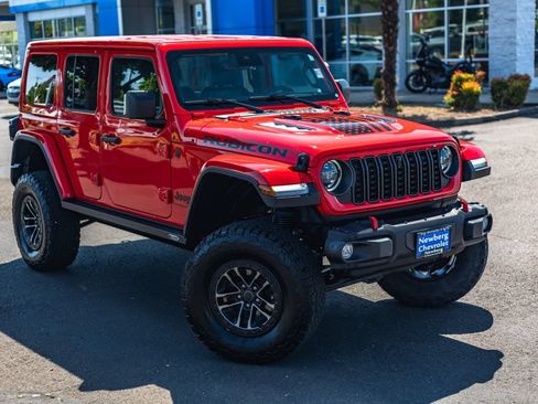 Used 2024 Jeep Wrangler Unlimited Rubicon AWD/4WD image 2