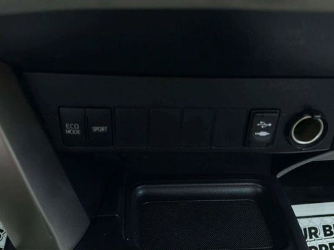 Used 2015 Toyota RAV4 XLE AWD/4WD image 26