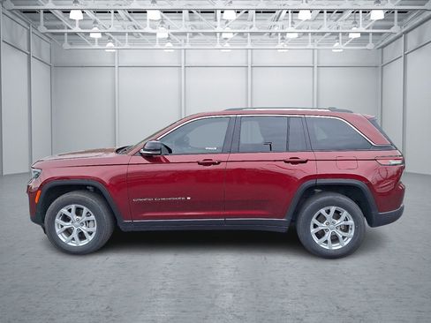 Used 2023 Jeep Grand Cherokee Limited w/ Trailer Tow Prep Group (B) image 2