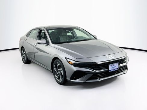 Used 2024 Hyundai Elantra SEL w/ Convenience Package FWD image 3