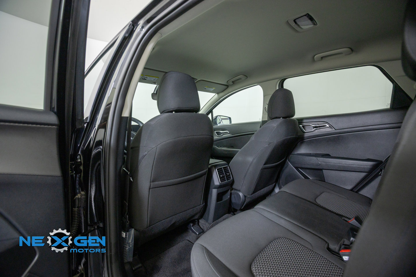 Used 2025 Kia Sportage LX FWD image 26