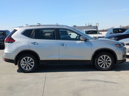 Used 2020 Nissan Rogue SV image 4