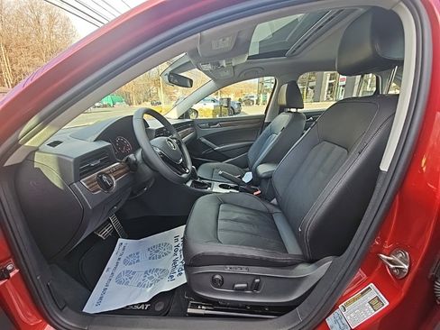 Used 2022 Volkswagen Passat 2.0T image 13
