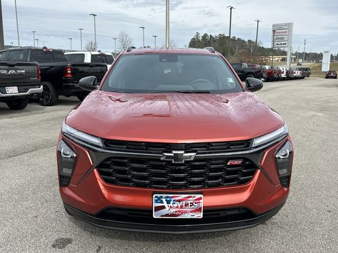 Used 2024 Chevrolet Trax RS w/ Sunroof Package image 2