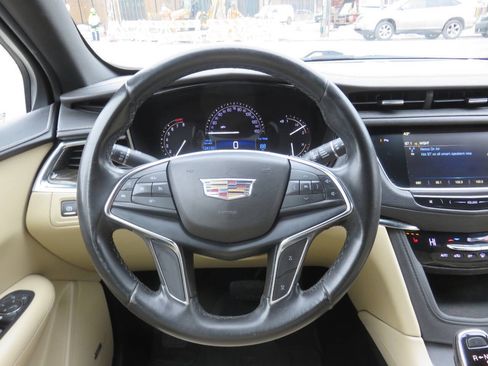 Used 2019 Cadillac XT5 AWD image 14