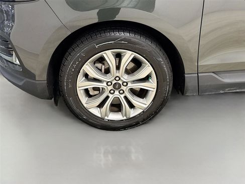 Used 2024 Ford Edge Titanium image 30