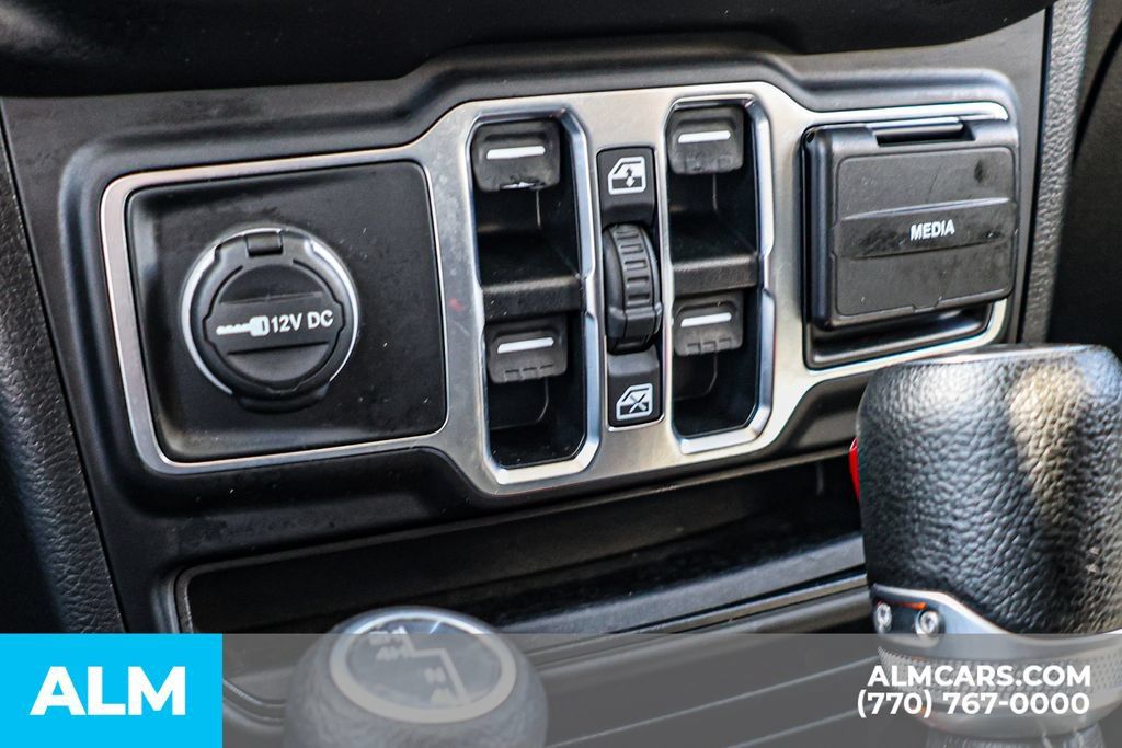 Used 2021 Jeep Wrangler Unlimited Sahara w/ Uconnect 4C Nav & Sound Group AWD/4WD image 38