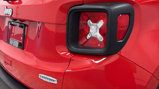 Used 2022 Jeep Renegade Latitude AWD/4WD image 36