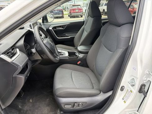 Used 2025 Toyota RAV4 XLE AWD/4WD image 13