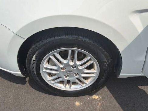 Used 2011 Ford Focus SE FWD image 13