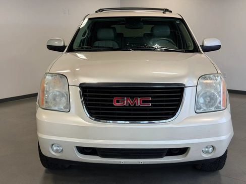 Used 2011 GMC Yukon SLT w/ SLT-2 Equipment Package AWD/4WD image 2