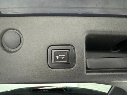 Used 2018 Chevrolet Equinox LT FWD image 26
