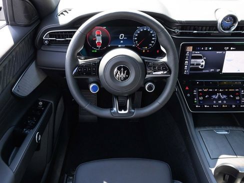New 2025 Maserati Grecale GT image 30