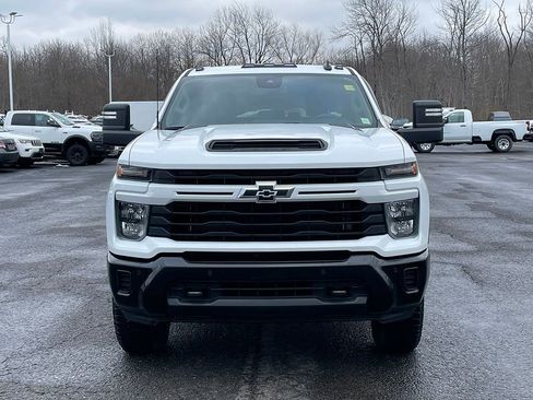 Used 2025 Chevrolet Silverado 2500 Custom w/ Custom Value Package image 9