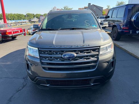 Used 2018 Ford Explorer XLT w/ Equipment Group 202A AWD/4WD image 2