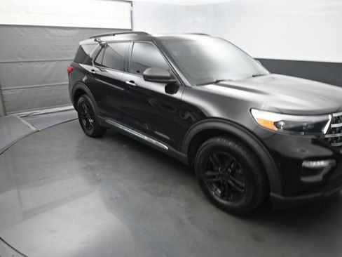 Used 2021 Ford Explorer XLT w/ Equipment Group 202A AWD/4WD image 11