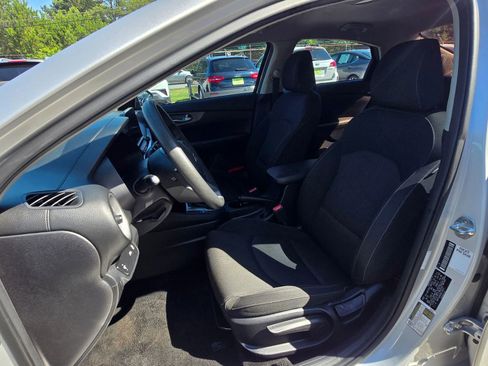Used 2019 Kia Forte LXS FWD image 7